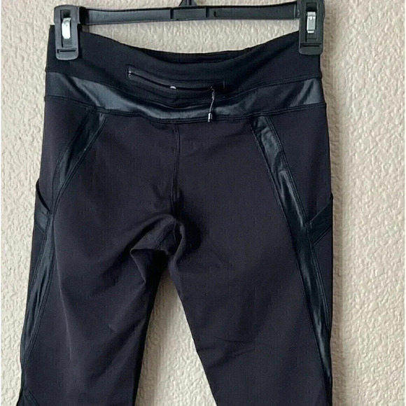 Lululemon Chase Me Crop II Black Faux Leather Trim Size 4 Mesh Workout Gym - Picture 6 of 12